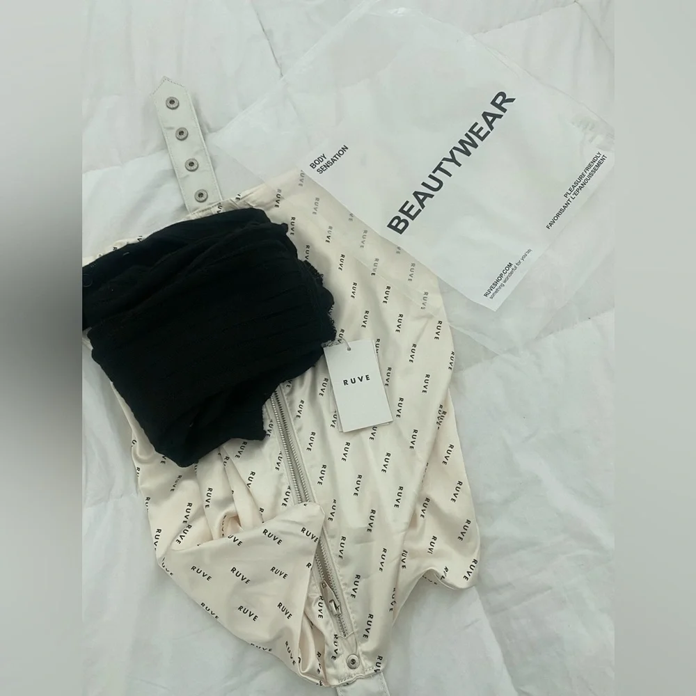 RUVE Saar Knit Dress - Picture 8 of 8